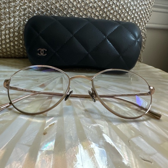 CHANEL light gold frames with case - Picture 4 of 6